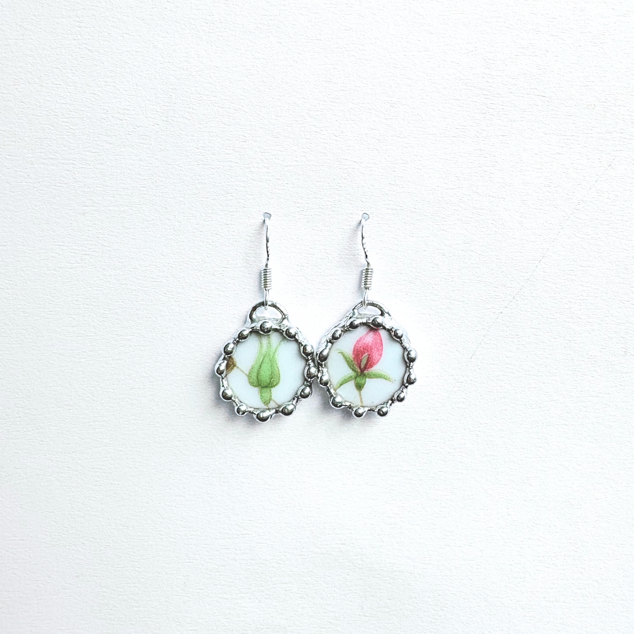 Porcelánové náušnice s poupaty růží