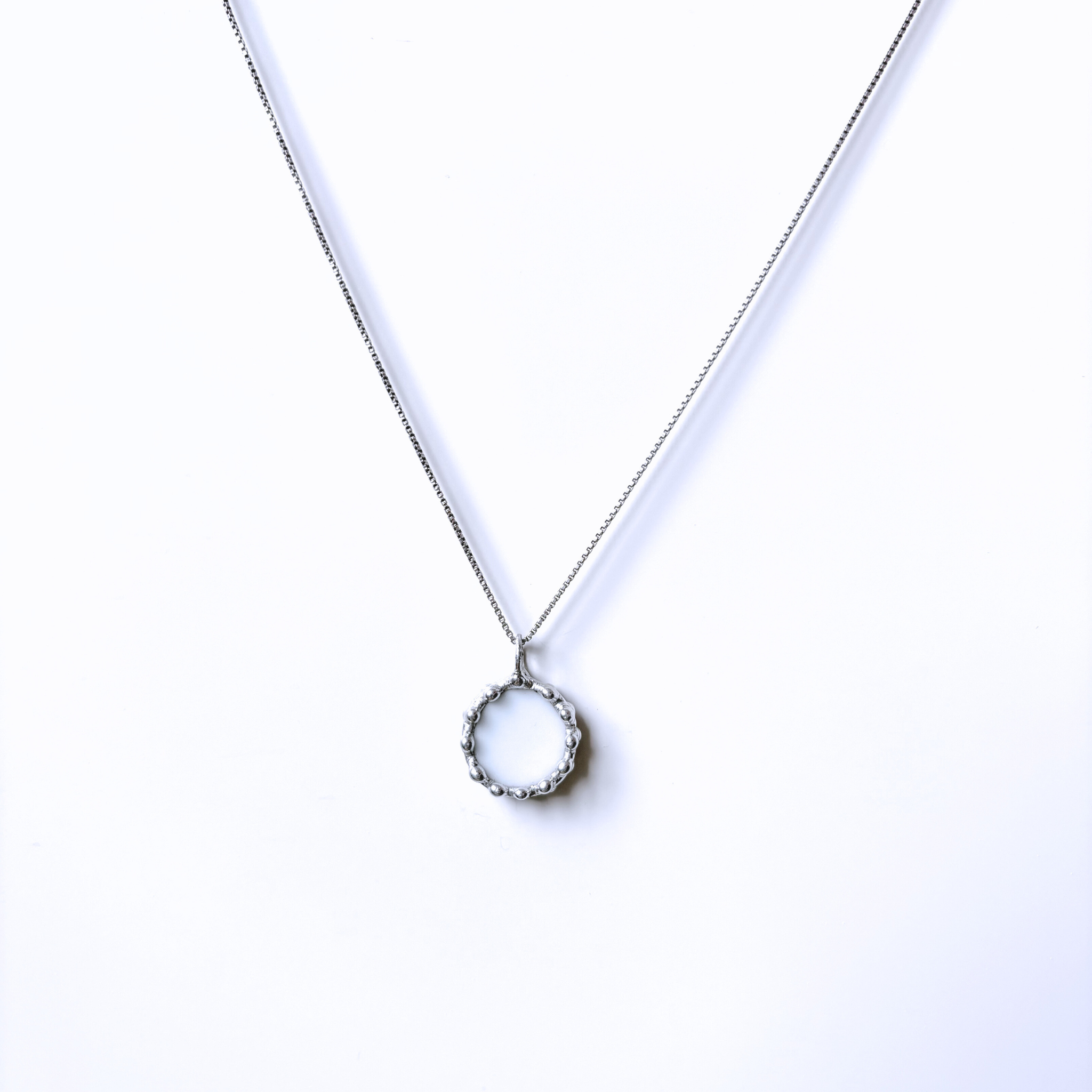 Porcelánový přívěsek s nápisem CZECHOSLOVAKIA