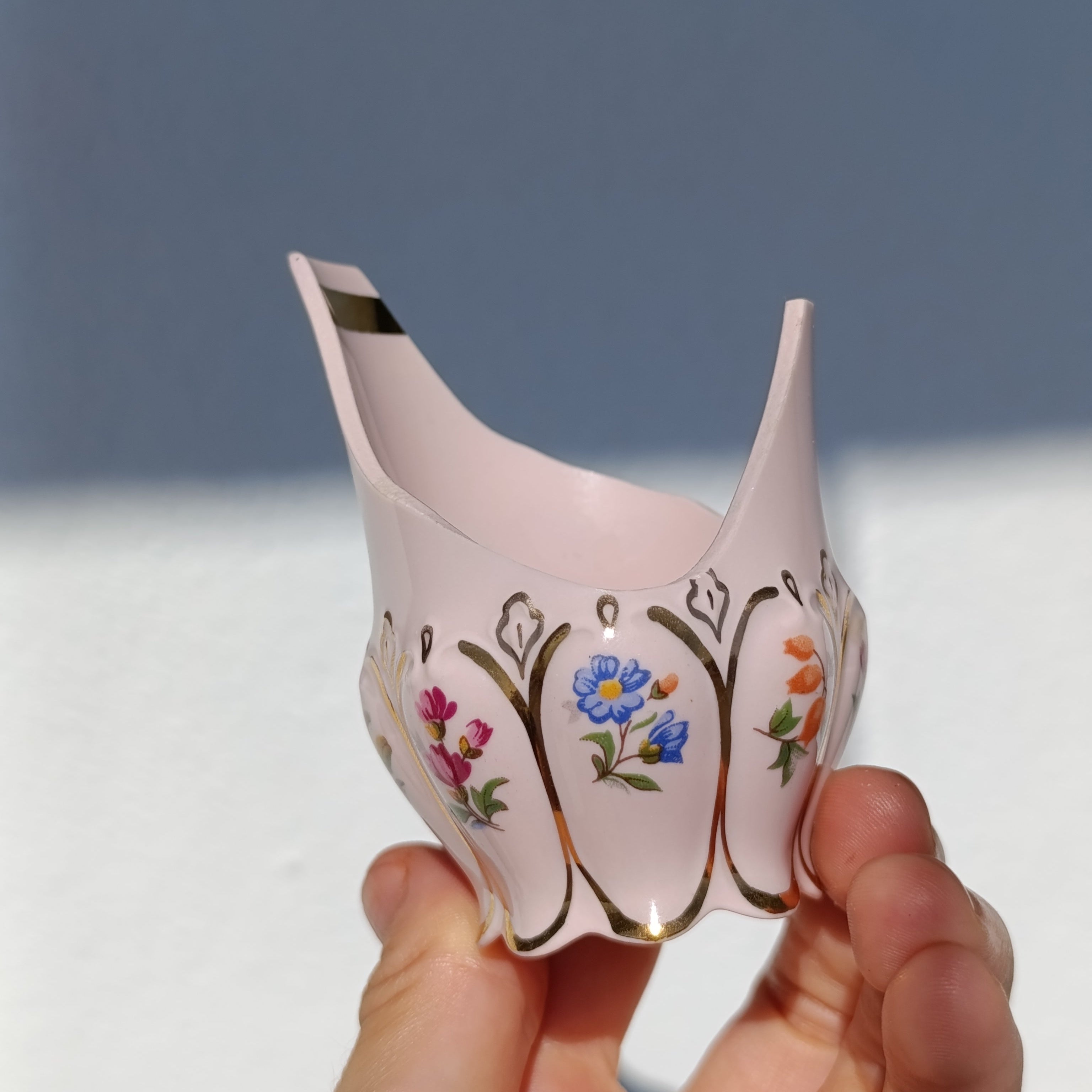 Porcelánový přívěsek s chrpou