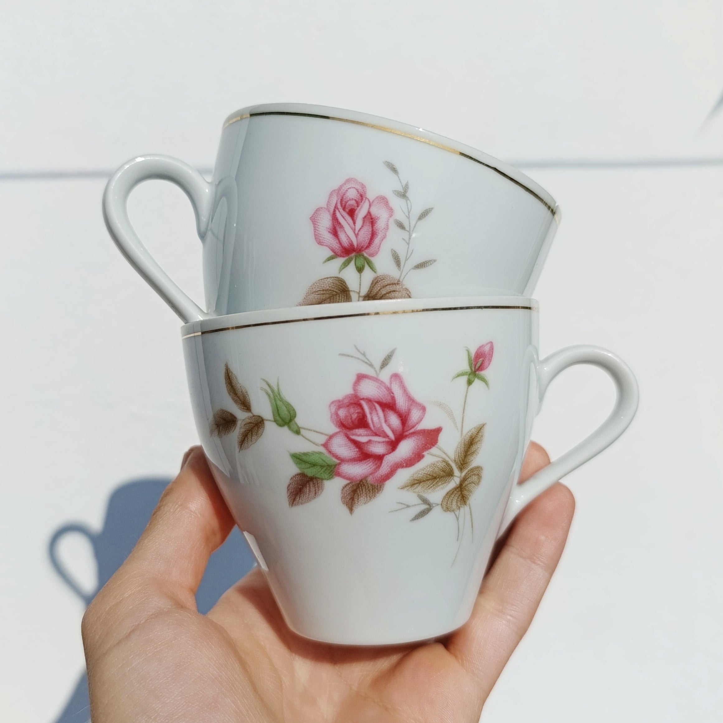 Porcelánové náušnice s poupaty růží